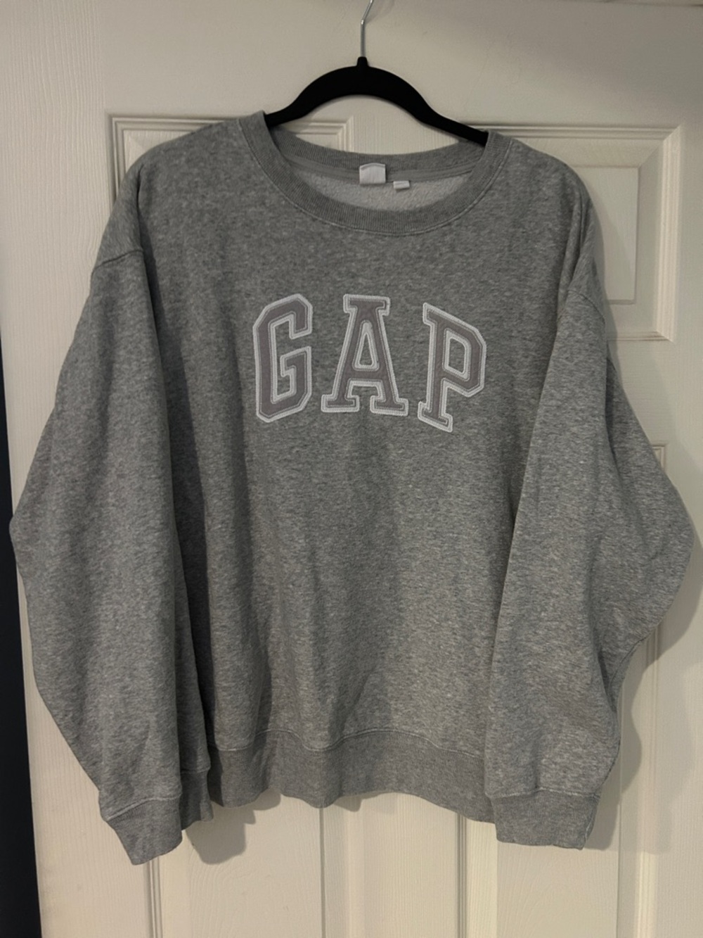 GAP Heather Gray Crewneck Pullover Sweatshirt fun comfy athletic cozy teen